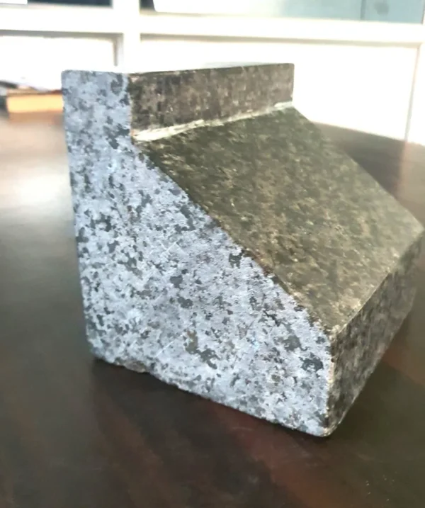 Polished Stone Boulder, Thickness: 16 mm, Material: Granite 10 Square/Meter